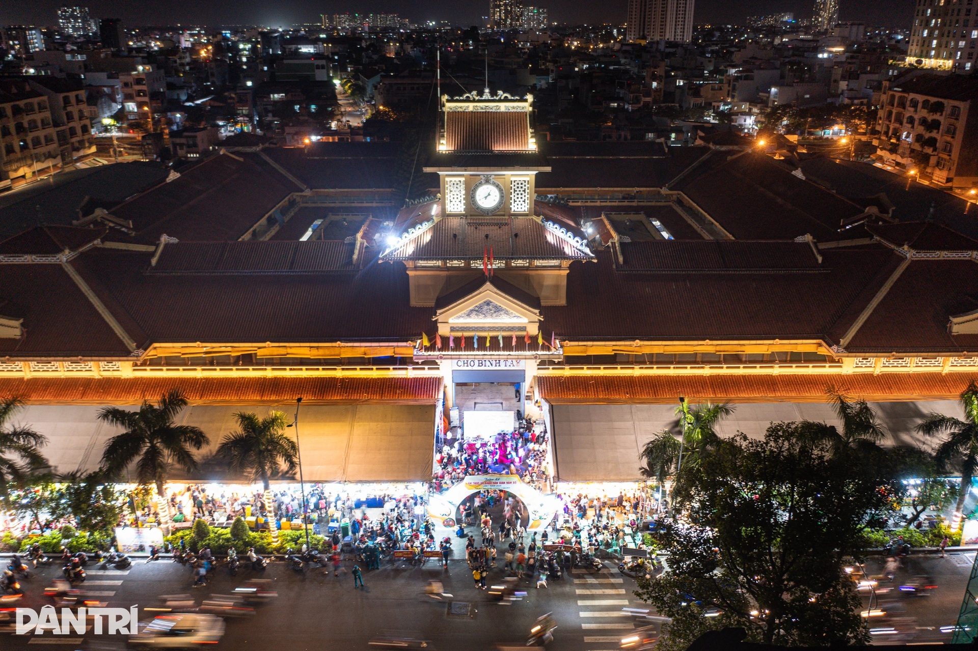 Phố đêm nhộn nhịp ở chợ cổ gần 100 năm tuổi tại TPHCM - 1 Phố đêm nhộn nhịp ở chợ cổ gần 100 năm tuổi tại TPHCM - 1