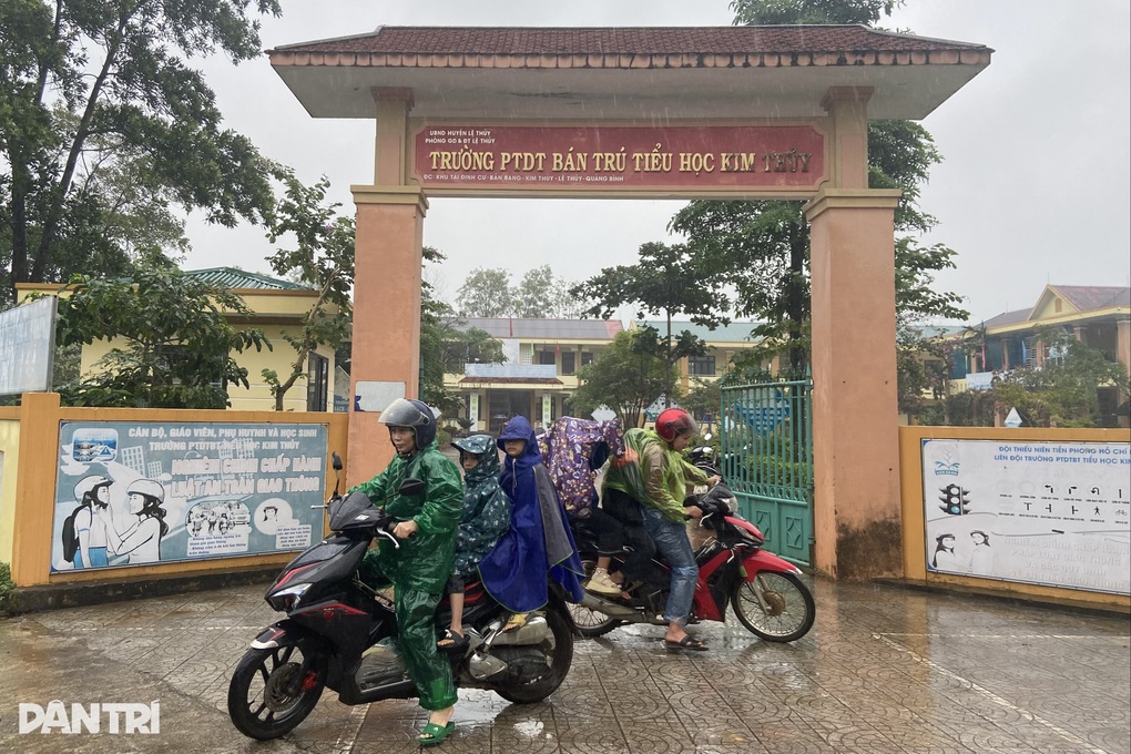 Vụ phó hiệu trưởng đến, phụ huynh đưa con về: Lãnh đạo Sở GDĐT lên tiếng - 2