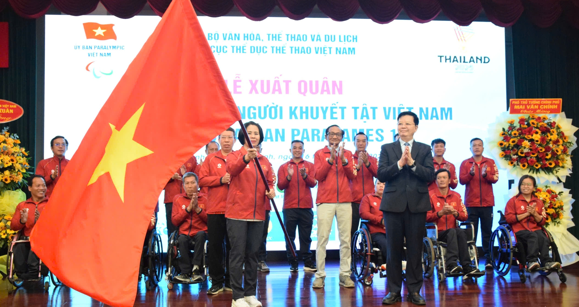 Phó thủ tướng Mai Văn Chính dự lễ xuất quân của đoàn Việt Nam dự ASEAN Para Games 13 1 Phó thủ tướng Mai Văn Chính dự lễ xuất quân của đoàn Việt Nam dự ASEAN Para Games 13 - Ảnh 1.