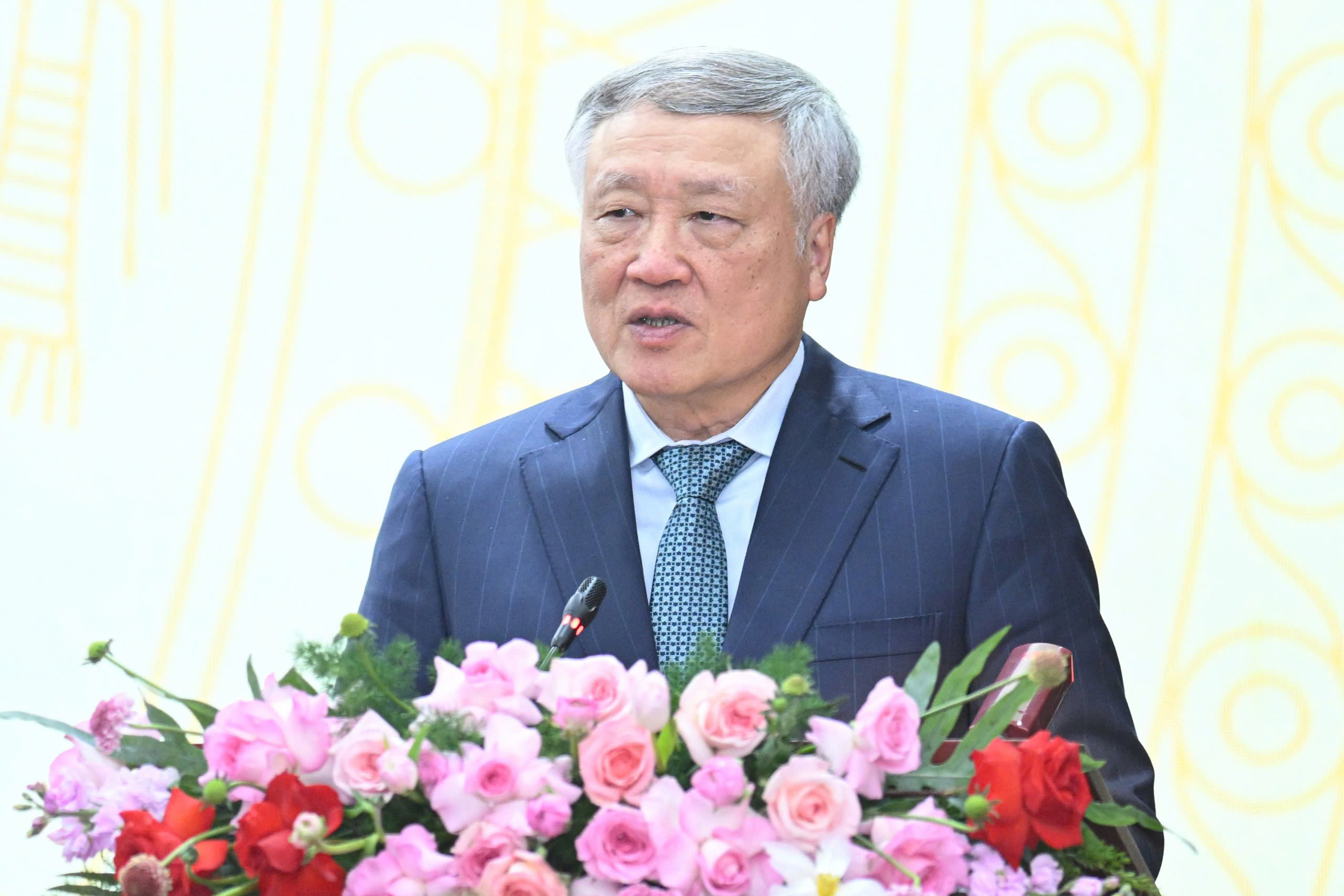 Phó thủ tướng thường trực: Không để cán bộ 'mần thinh, chỉ ngồi chờ, quan hệ tốt' dễ dàng thăng tiến - Ảnh 1.