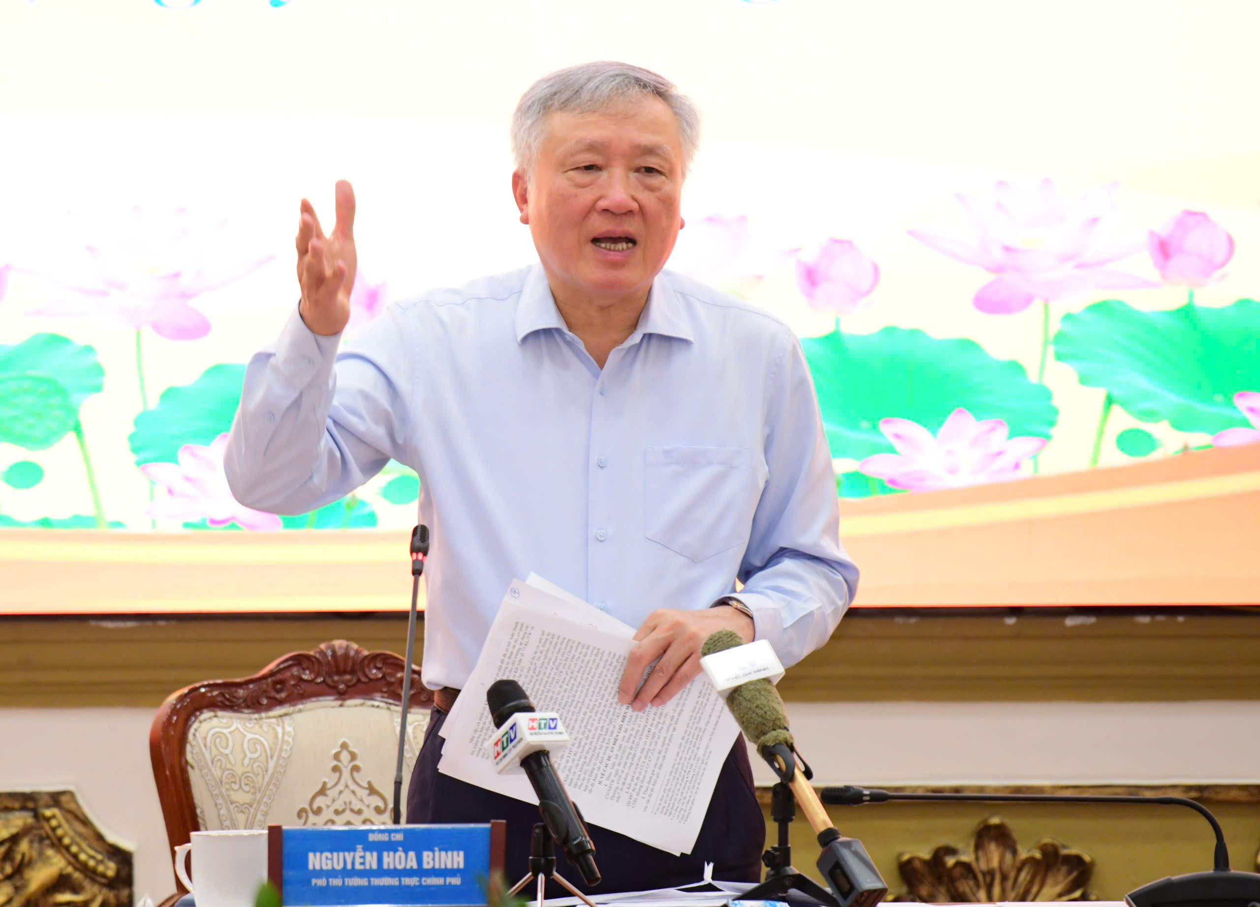 Phó thủ tướng thường trực Nguyễn Hòa Bình biểu dương TP.HCM đã tháo gỡ 80% trong 838 dự án tồn đọng - Ảnh 1.