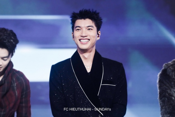 Tạo hình chỉ "ổn một nửa" của HIEUTHUHAI ngày trở lại Anh Trai "Say Hi".