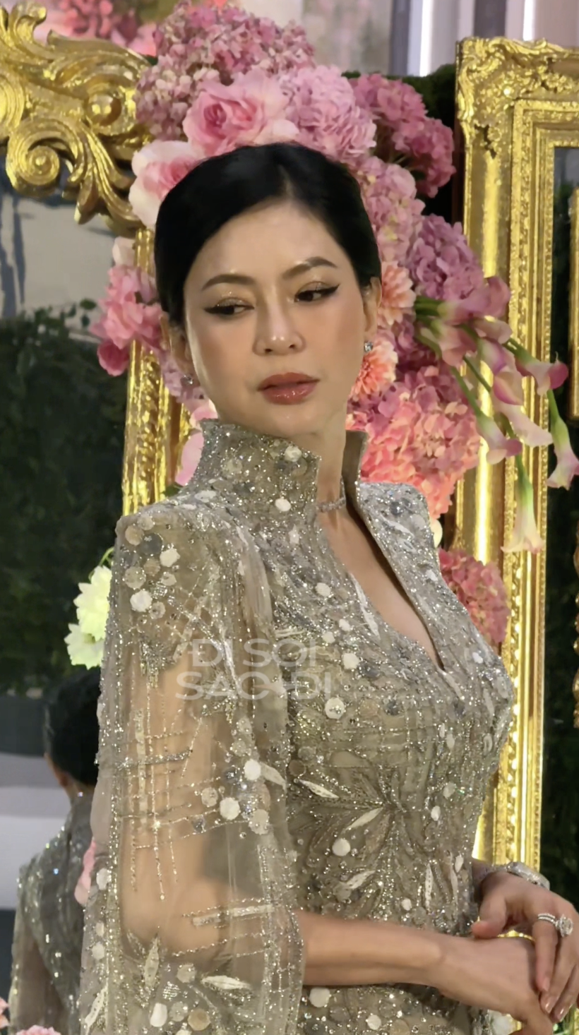 Phu nhân tỷ phú Jonathan Hạnh Nguyễn nhiều khác lạ trong siêu hôn lễ?- Ảnh 5. Phu nhân tỷ phú Jonathan Hạnh Nguyễn nhiều khác lạ trong siêu hôn lễ?- Ảnh 5.