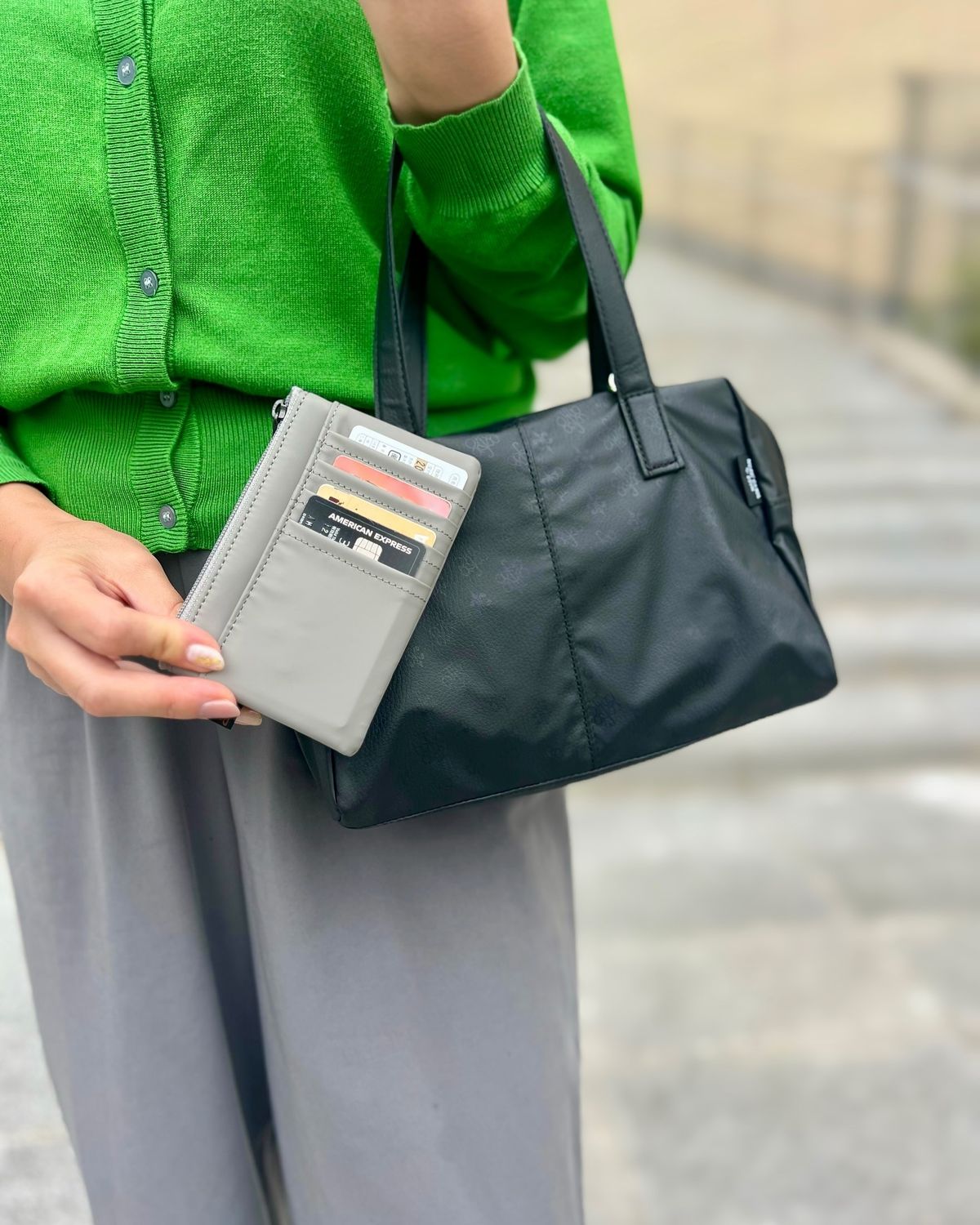 Phụ nữ 40+ nên bỏ 7 món này khỏi túi xách - nhiều người đã thử và bất ngờ vì kết quả- Ảnh 1.