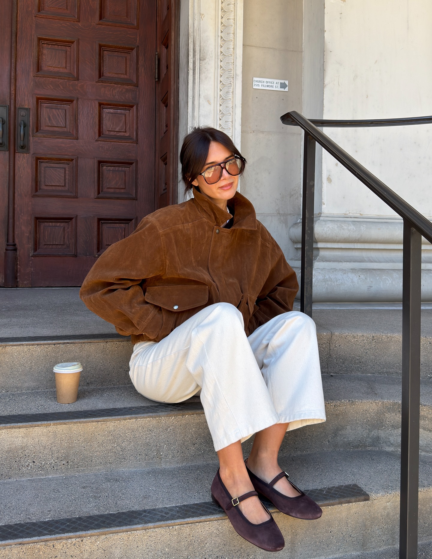 Phụ nữ Pháp có thể diện đồ rất đơn giản nhưng vẫn sang trọng là nhờ 4 kiểu giày- Ảnh 4.