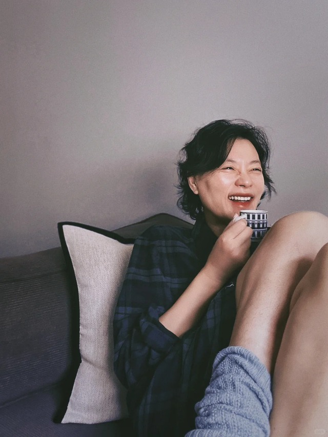 Phụ nữ trung niên và hành trình giữ gìn khí chất tuổi trẻ không cần giả vờ - Ảnh 1.