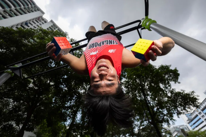 Daryl Tan đã 18 lần lập kỷ lục Guinness từ năm 2020, trong đó chín kỷ lục vẫn được công nhận đến nay. Ảnh: The Straits Times