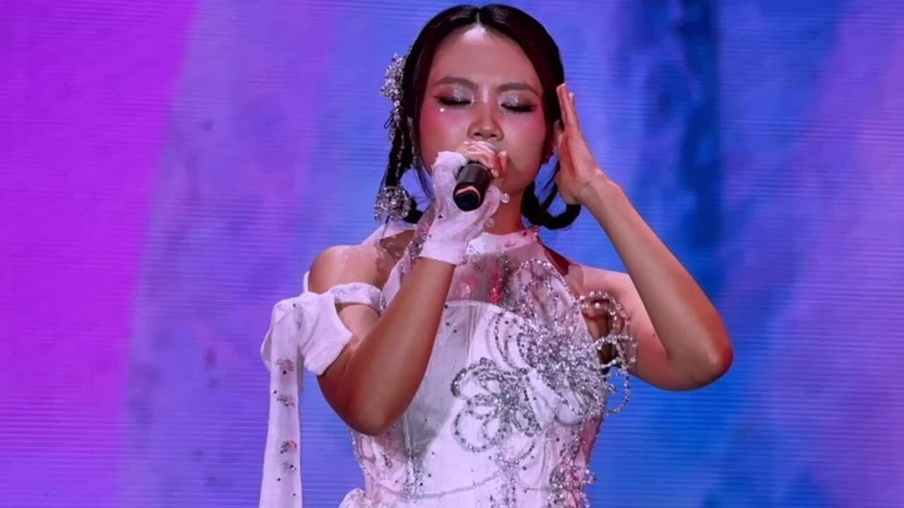 Tiết mục "Bóng phù hoa" của Phương Mỹ Chi