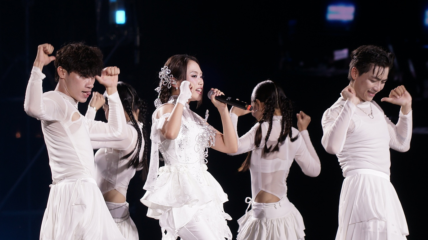 Liên khúc "Rock hạt gạo - Ếch ngoài đáy giếng" của Phương Mỹ Chi