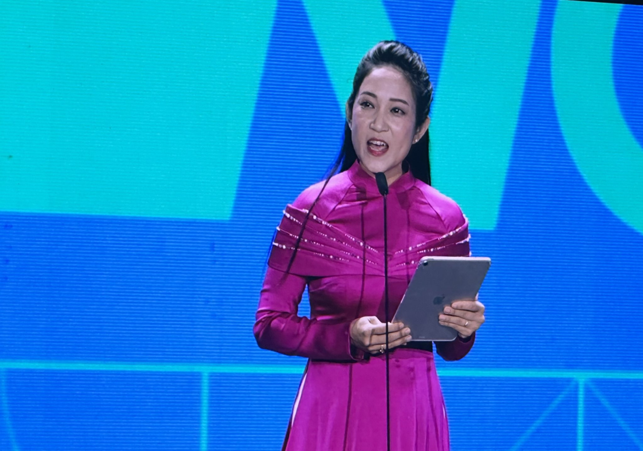 Phương Mỹ Chi 'quẩy' hết mình trong Liên hoan Âm nhạc quốc tế TP.HCM- Ảnh 1.