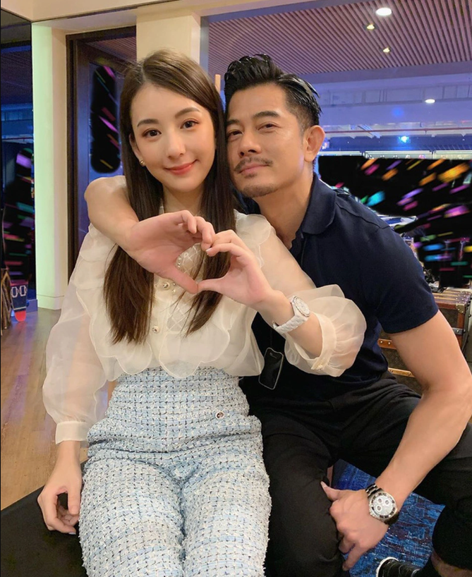 Quách Phú Thành xé nát hợp đồng hôn nhân , Phương Viện hưởng lộc hạnh phúc - Ảnh 2. Quách Phú Thành xé nát hợp đồng hôn nhân , Phương Viện hưởng lộc hạnh phúc - Ảnh 2.