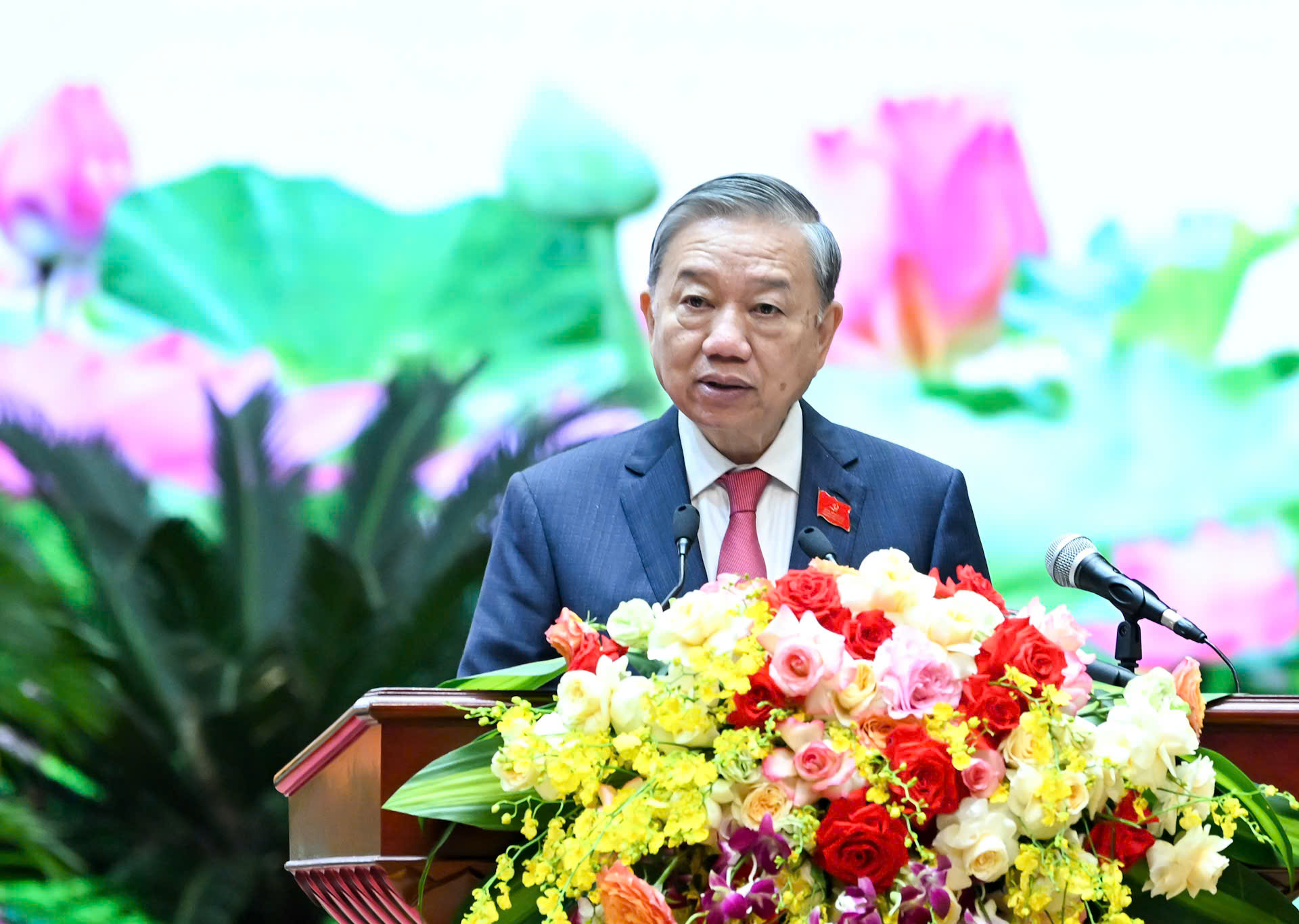 Quân đội nhân dân vững bước dưới cờ Đảng quang vinh - Ảnh 1.