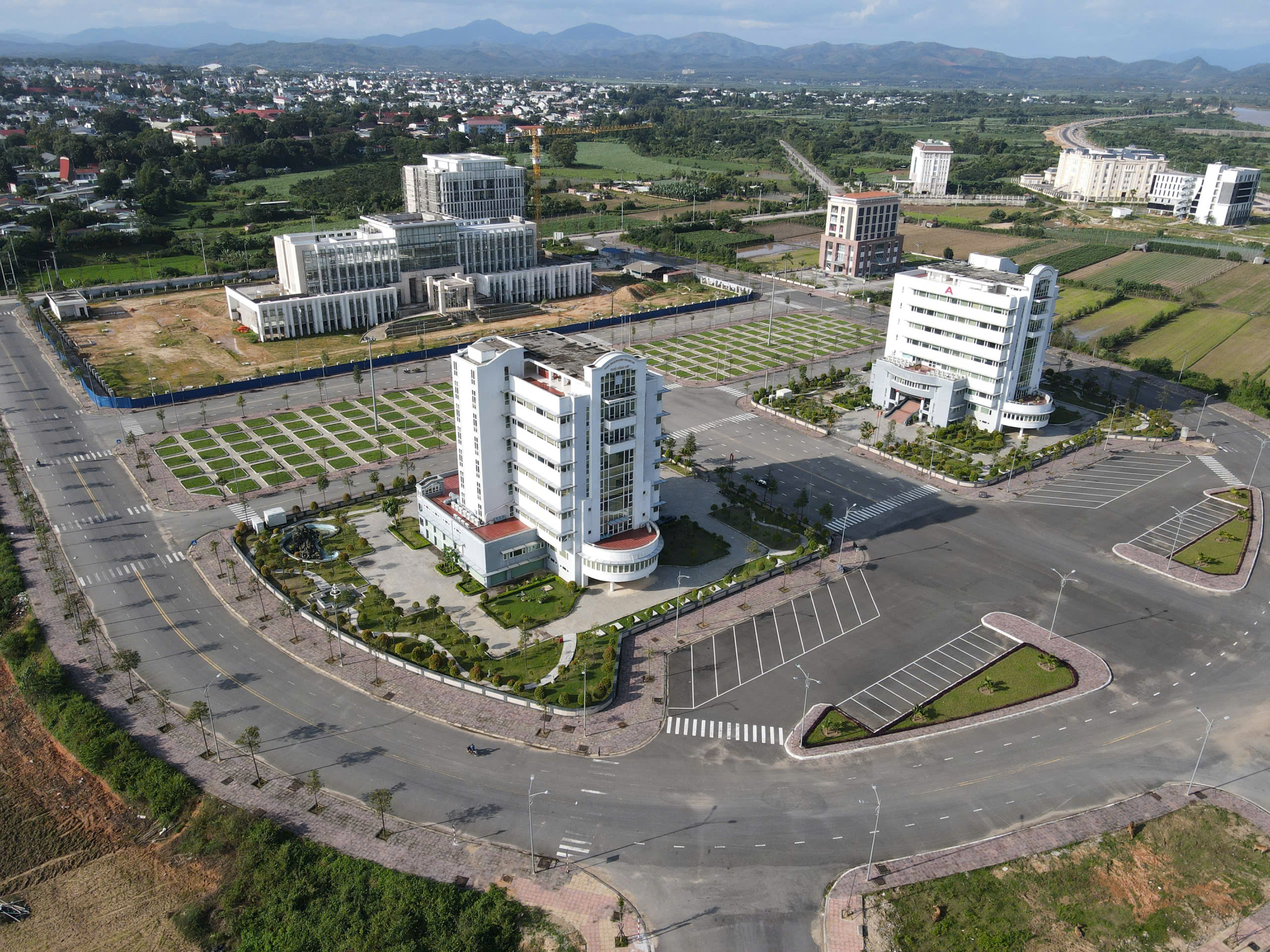 Quảng Ngãi: 109 trụ sở dôi dư, ưu tiên cho giáo dục, y tế 1 Quảng Ngãi - Ảnh 1.