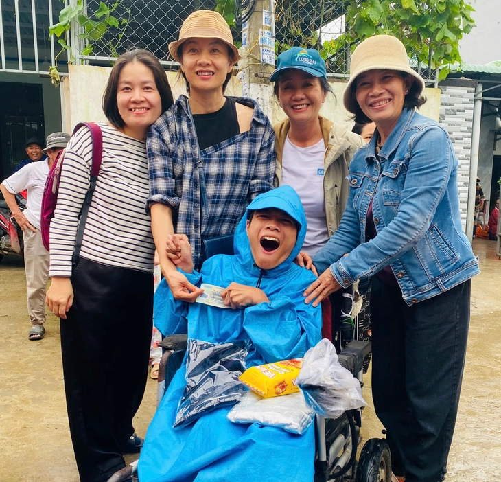 Quê hương gượng dậy sau những ngày đối mặt với lũ dữ - Ảnh 2.