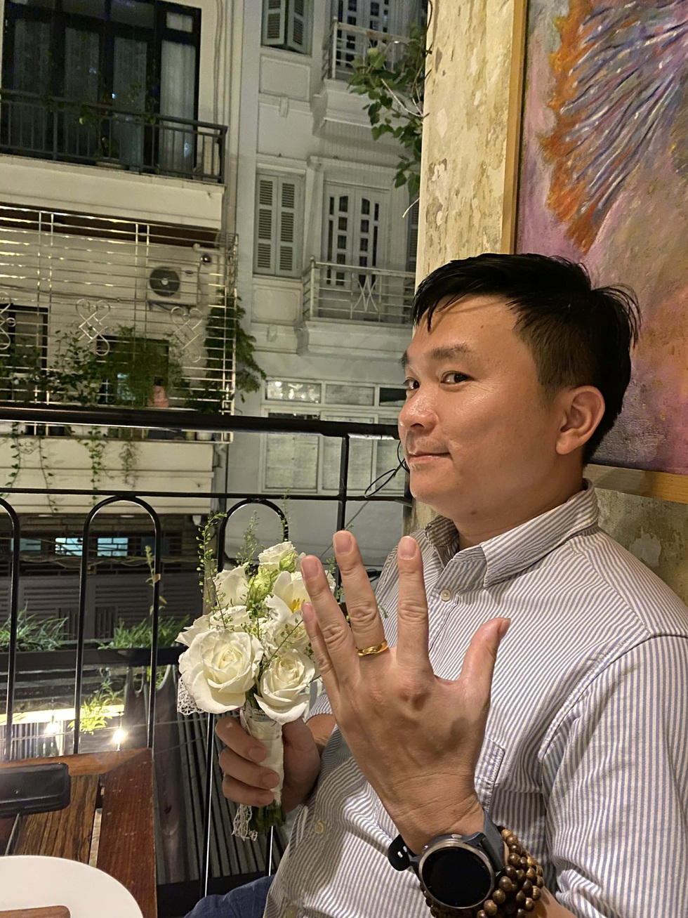 Quen nhau nhờ chuyến xe ghép, chàng trai ở Hà Nội được bạn gái cầu hôn - 1