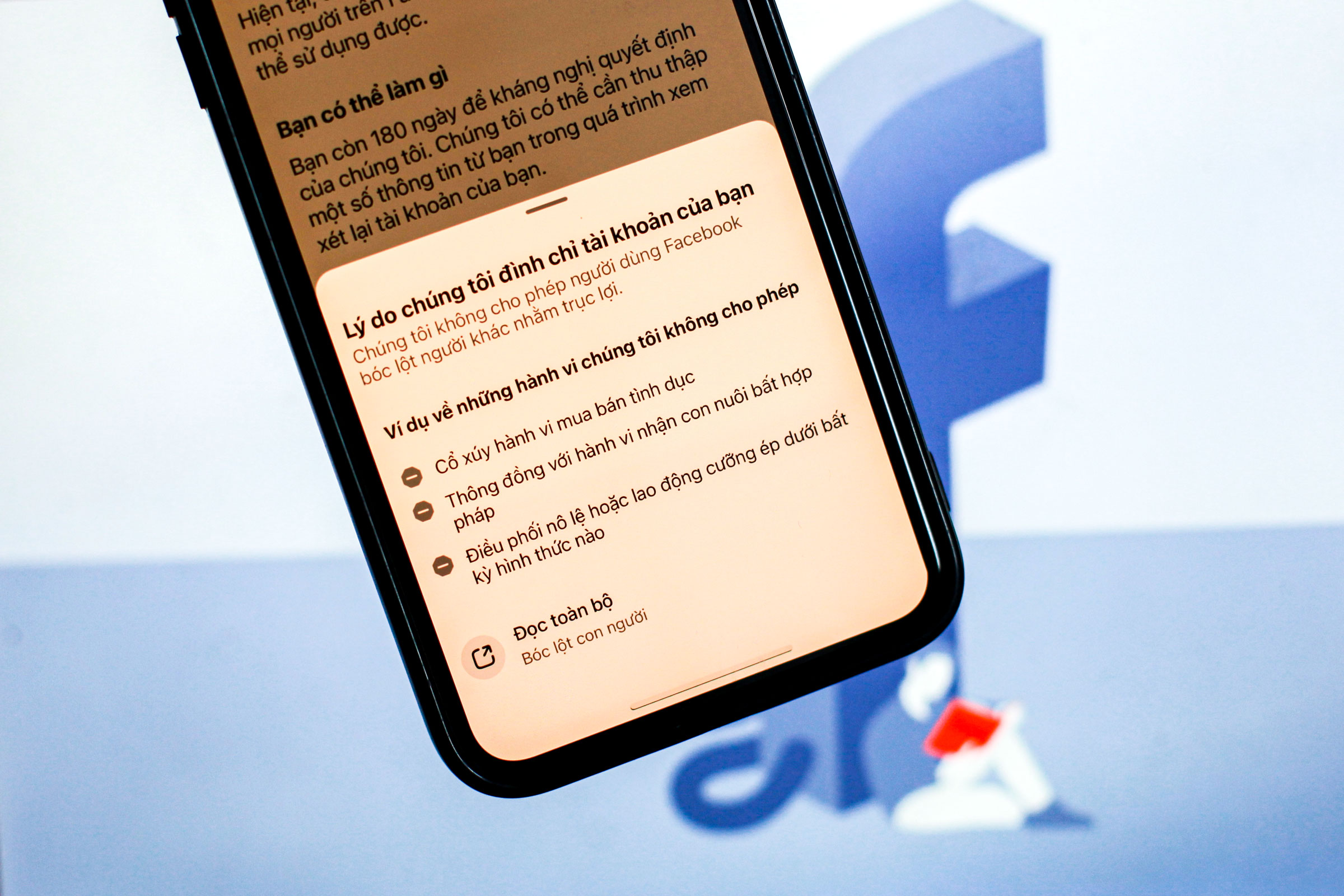 Quốc gia đầu tiên trên thế giới cấm trẻ em dùng mạng xã hội - Ảnh 1.