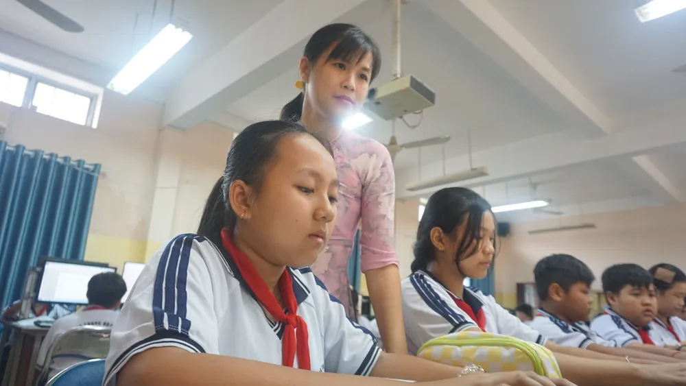 Học sinh Trường THCS Tô Ký, xã Hóc Môn trong một giờ học. Ảnh: NGUYỄN QUYÊN luật giáo dục