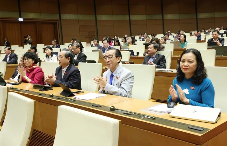 Quốc hội thông qua việc sửa đổi Nghị quyết 98, ban hành hàng loạt cơ chế đặc thù cho TPHCM 2 Quốc hội thông qua việc sửa đổi, bổ sung Nghị quyết 98, ban hành hàng loạt cơ chế đặc thù cho TPHCM - Ảnh 2.