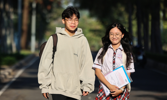 Thí sinh dự thi thi kỳ thi đánh giá năng lực của ĐH Quốc gia TP HCM, tại điểm thi Đại học Khoa học Tự Nhiên, TP Thủ Đức ngày 7/4/2024. Ảnh: Quỳnh Trần