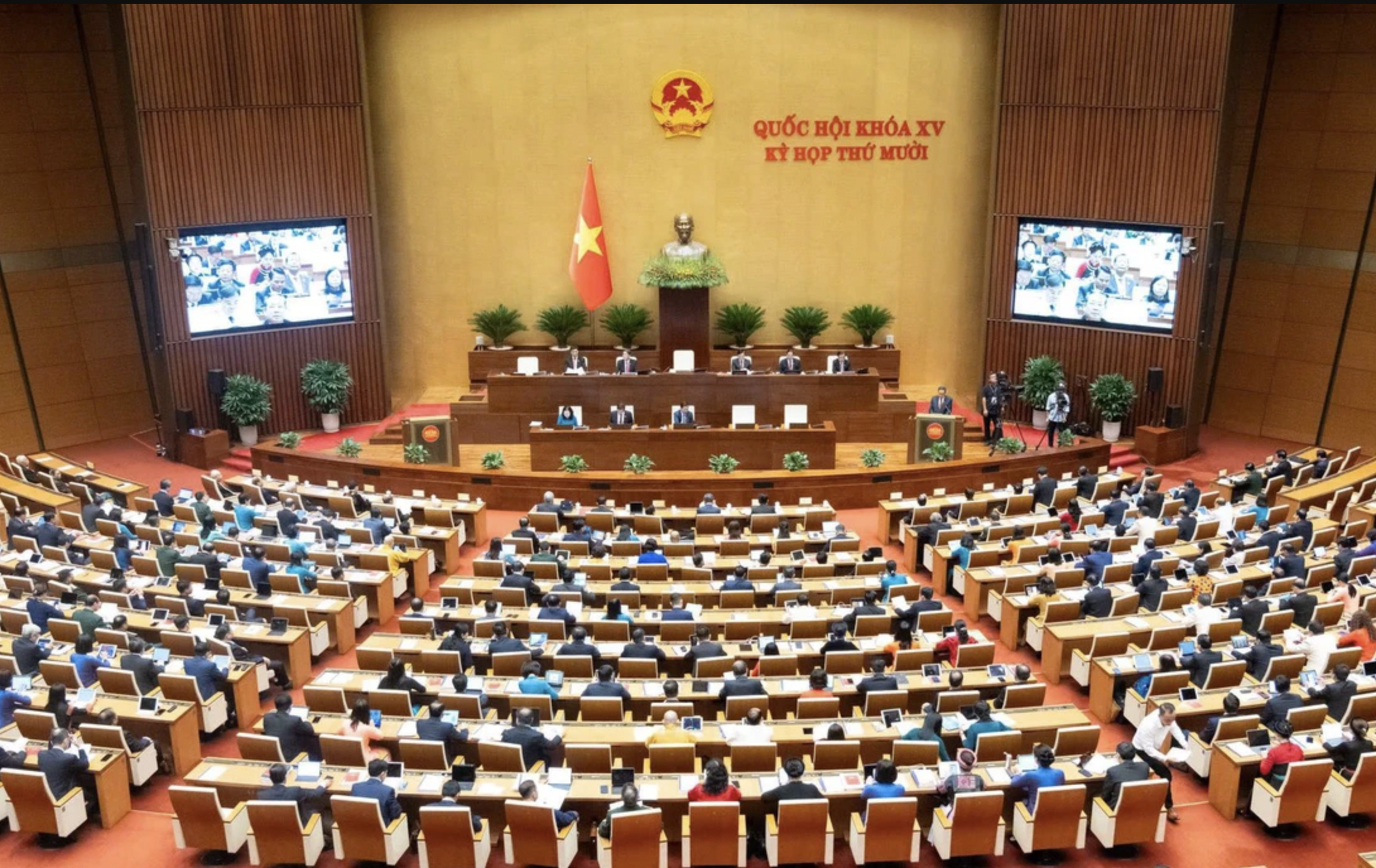 Quốc hội yêu cầu loại bỏ phương tiện cơ giới gây ô nhiễm môi trường- Ảnh 1.