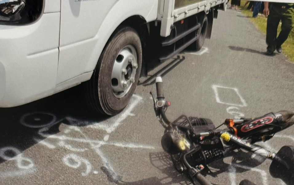 Quyết định mới của cơ quan chức năng đối với tài xế gây tai nạn làm nữ sinh tử vong ở Vĩnh Long- Ảnh 1.