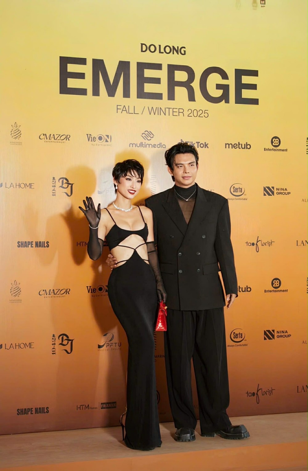 Quỳnh Thy hoá nàng thơ bí ẩn giữa rừng người đẹp tại show Đỗ Long 1 Quynh Thy hoa nang tho bi an giua rung nguoi