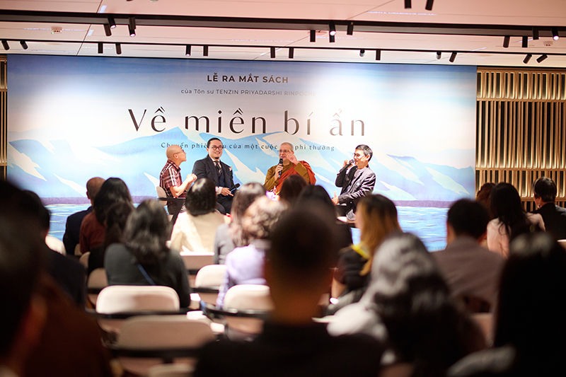 Ra mat hoi ky Ve mien bi an tai Ha