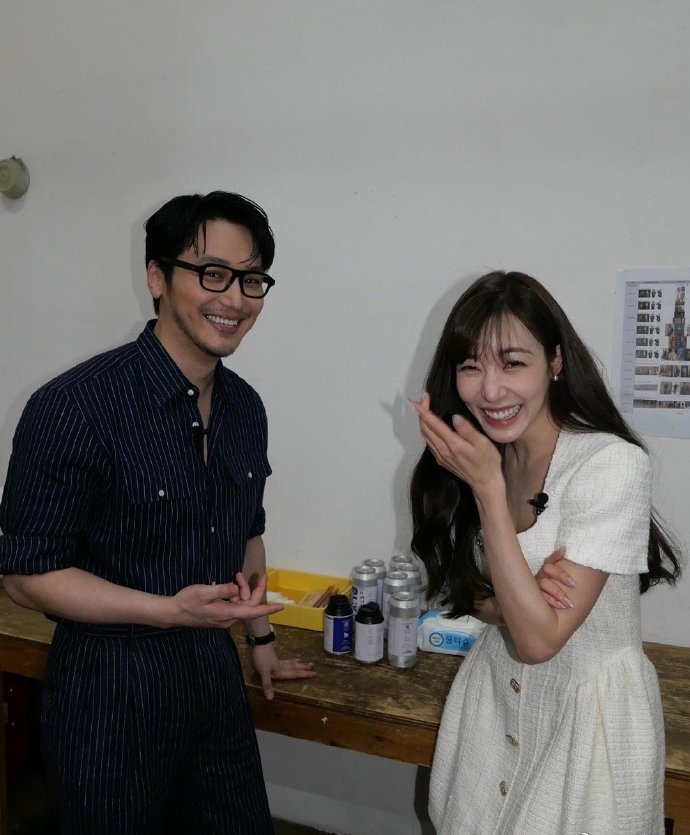 Rầm rộ khoảnh khắc Tiffany (SNSD) và chồng tài tử hôn nhau nồng nàn- Ảnh 2. Rầm rộ khoảnh khắc Tiffany (SNSD) và chồng tài tử hôn nhau nồng nàn- Ảnh 2.