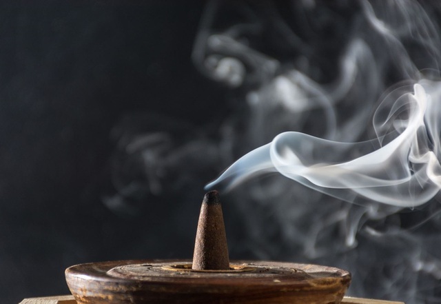 Rằm tháng 10 Âm lịch người Trung Quốc thường thắp hương vòng thay cho hương thường: Vì sao vậy?- Ảnh 2. Rằm tháng 10 Âm lịch người Trung Quốc thường thắp hương vòng thay cho hương thường: Vì sao vậy?- Ảnh 2.