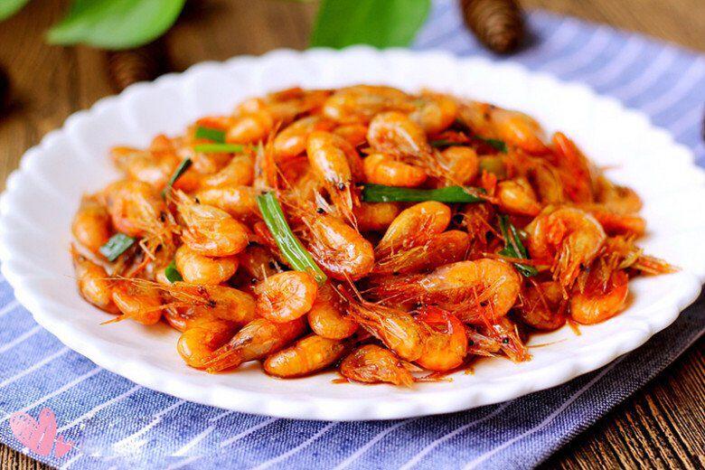 Rang tôm tuyệt đối không cho thứ nước này, tôm sẽ đỏ au, thơm phức giòn rụm, thơm phưng phức - 1