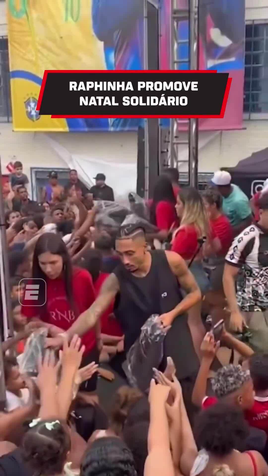 Raphinha - 'cậu bé xin ăn' trở về đền đáp quê nhà