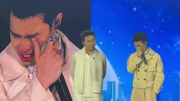 Negav xúc động trước hàng nghìn khán giả 'Anh trai say hi'