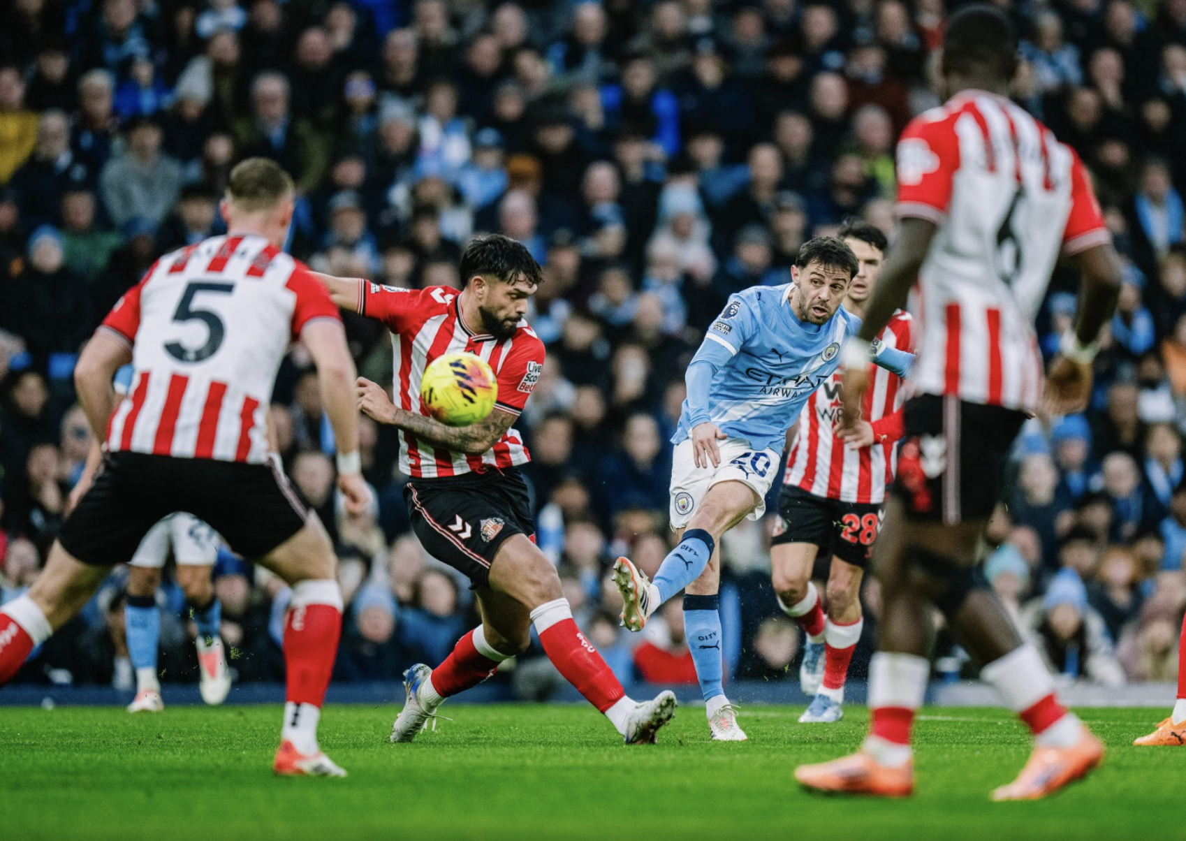 Rayan Cherki bùng nổ, Man City đại thắng phả hơi nóng vào gáy Arsenal 1 Rayan Cherki bùng nổ, Man City đại thắng Sunderland - Ảnh 1.
