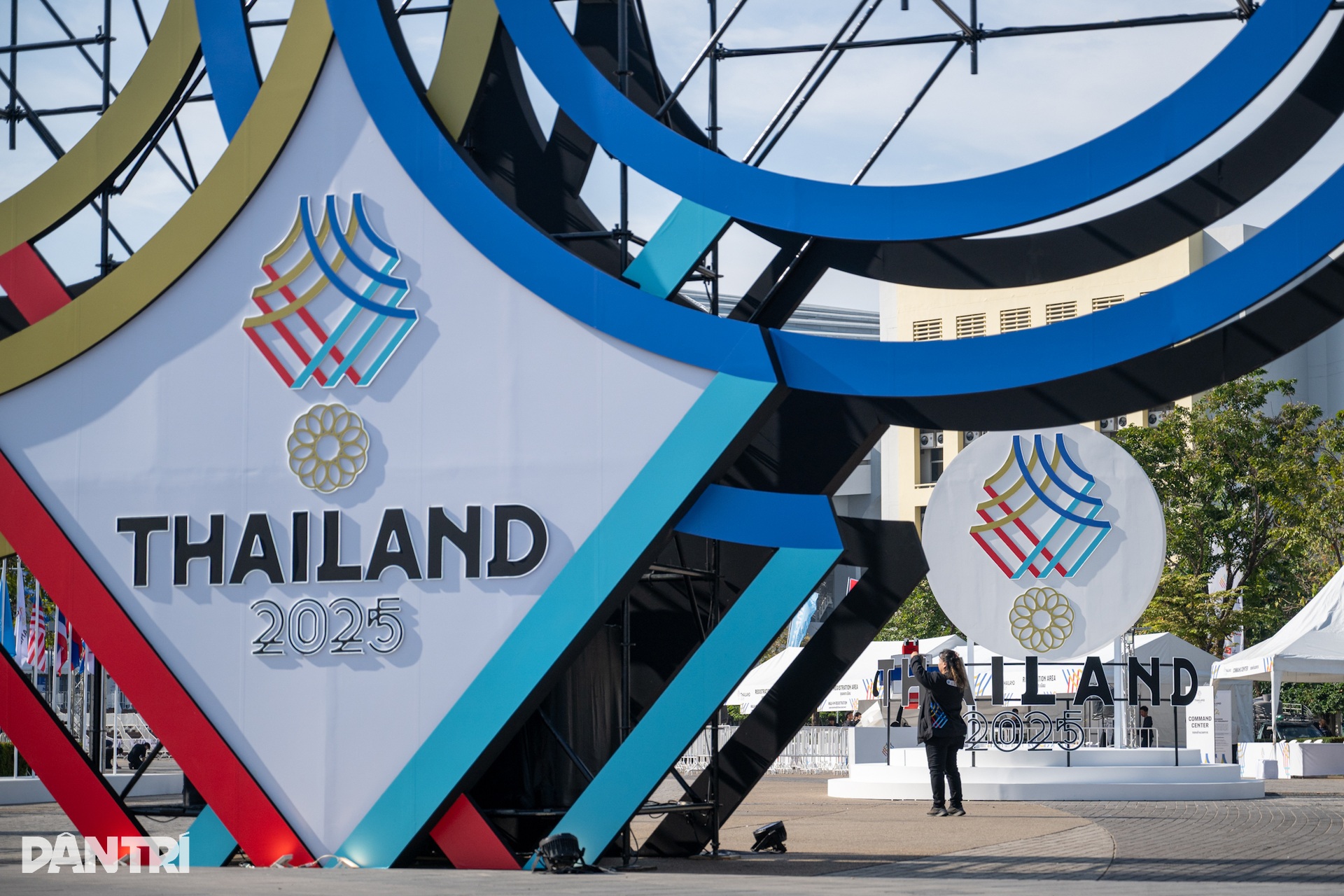 Rực rỡ sắc màu SEA Games 33 trước giờ khai mạc - 1 Rực rỡ sắc màu SEA Games 33 trước giờ khai mạc - 1