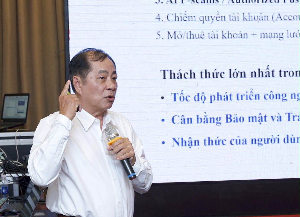 Rủi ro mất tiền qua ngân hàng số tăng mạnh, chuyên gia cảnh báo - 1