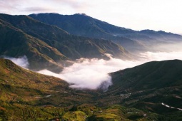 Ngắm biển mây giữa núi non Tây Bắc