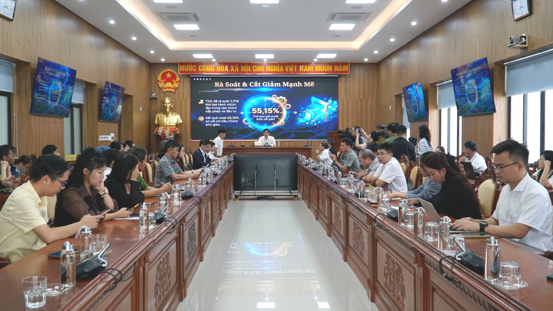 Gia Lai gây bất ngờ: Đăng ký kinh doanh từ 3 ngày rút còn 3 giờ - Ảnh 1.