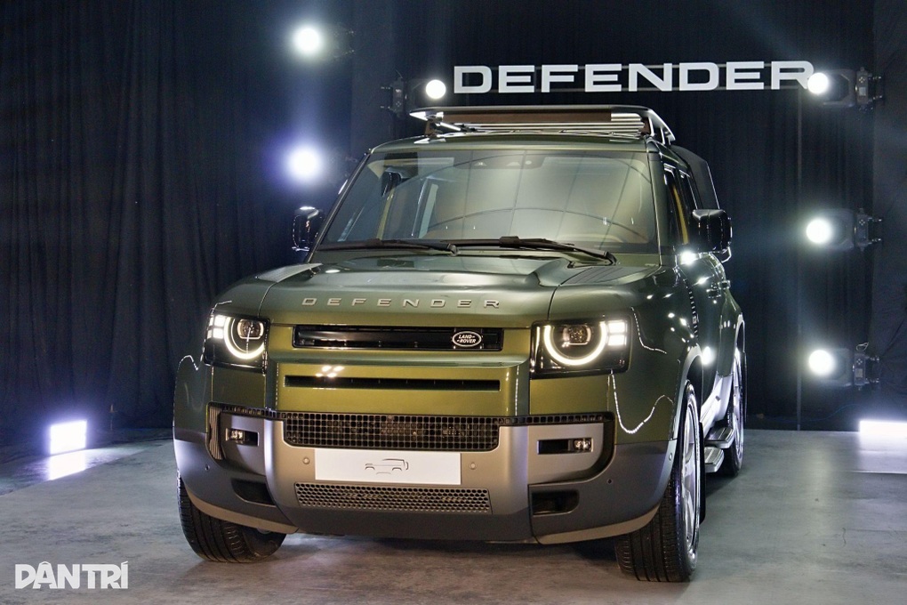 SUV ăn chơi Defender 2026 có thể lội nước sâu 1 mét, giá từ 5,1 tỷ đồng - 1