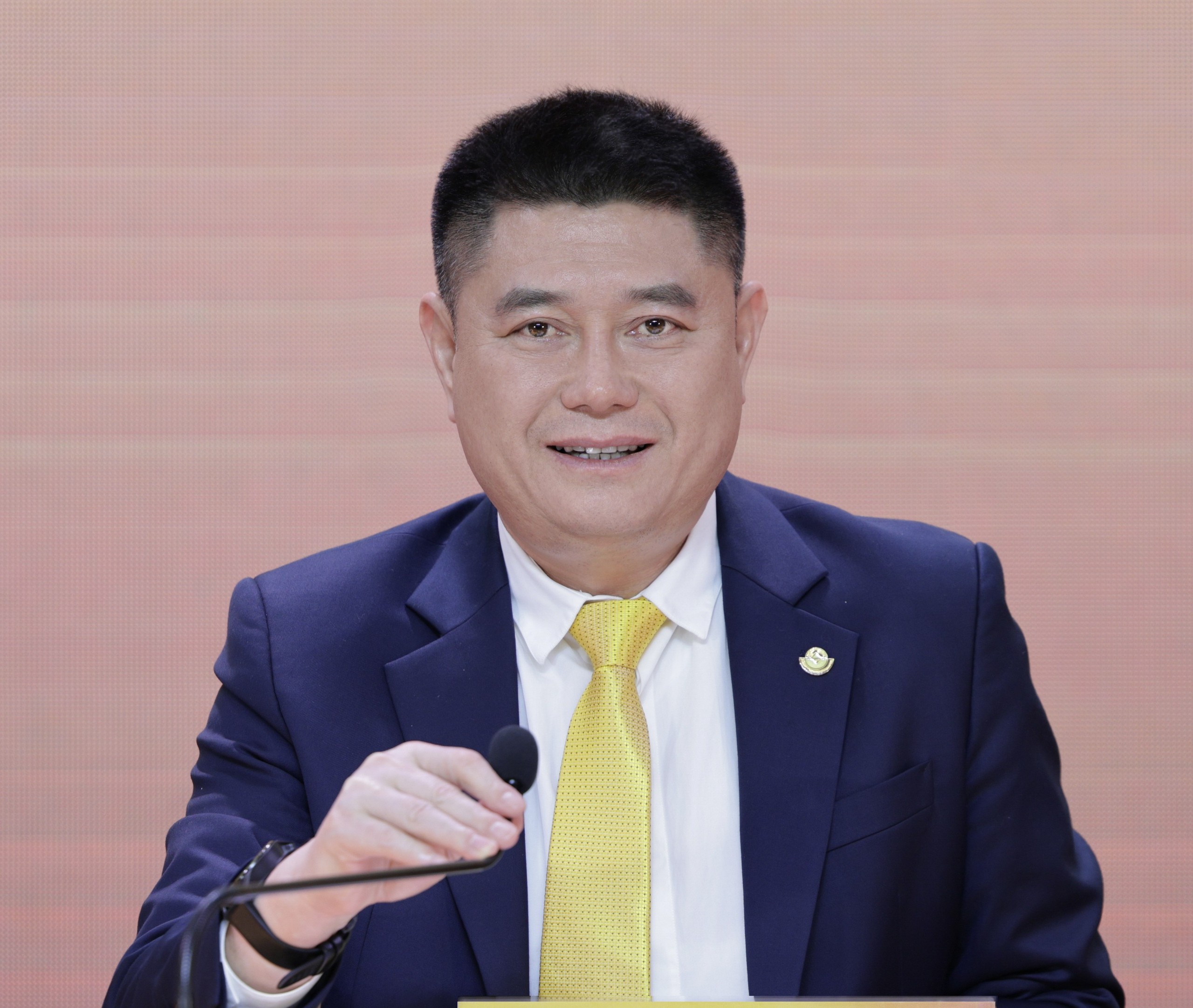 Sacombank thay quyền tổng giám đốc, STB tăng trần ngay đầu phiên - Ảnh 1.