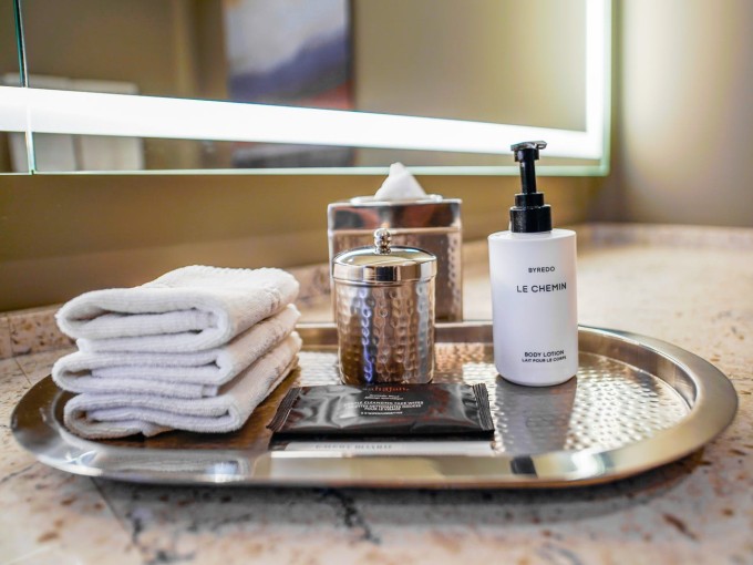 Sai lầm thường mắc khi ở khách sạn 5 sao 1 Đồ dùng trong khách sạn 5 sao đều là loại cao cấp. Ảnh: Joey Hadden
