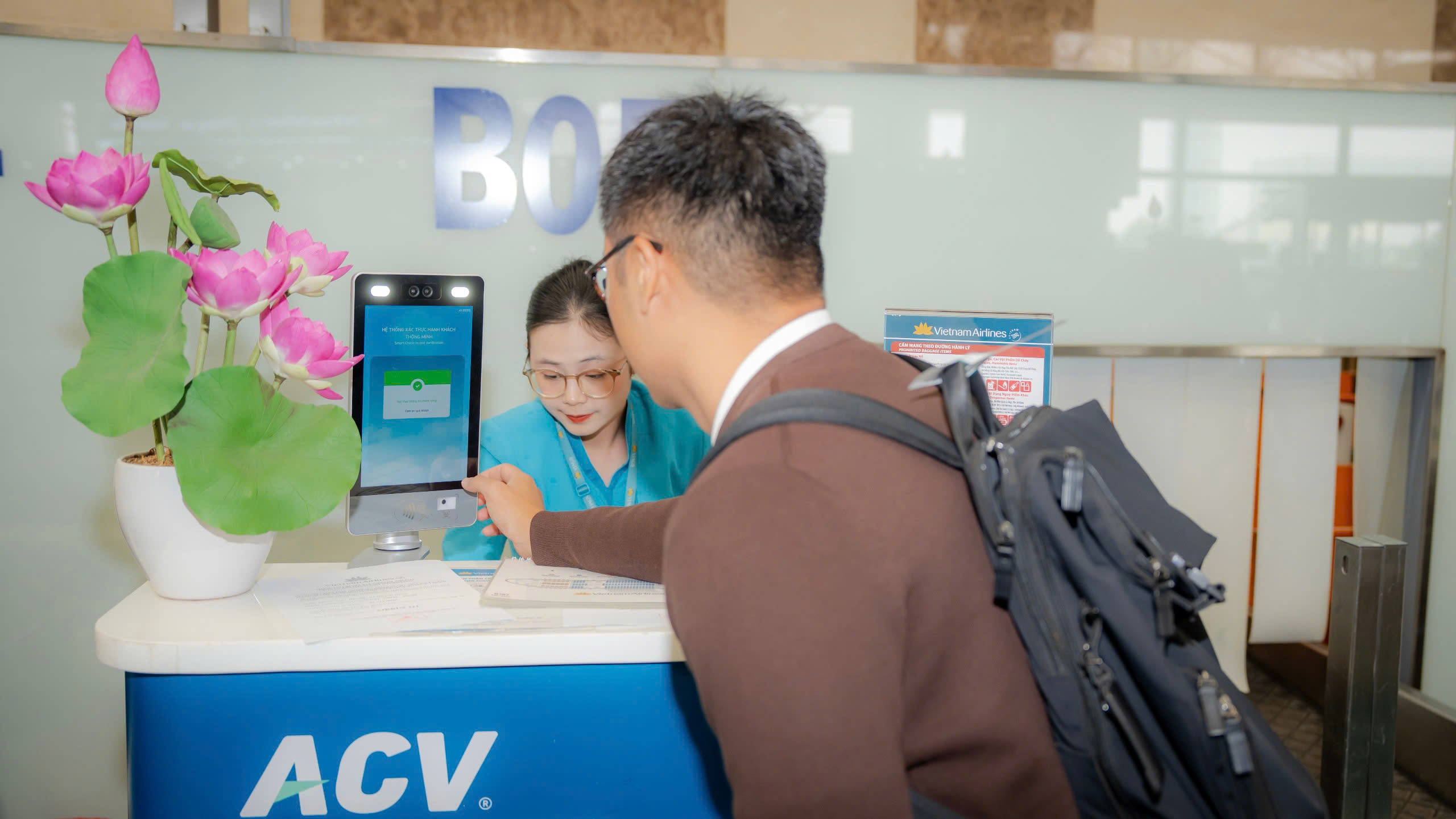 Sân bay Nội Bài đón lượng khách khủng dịp Tết Dương lịch 2026 - Ảnh 2.