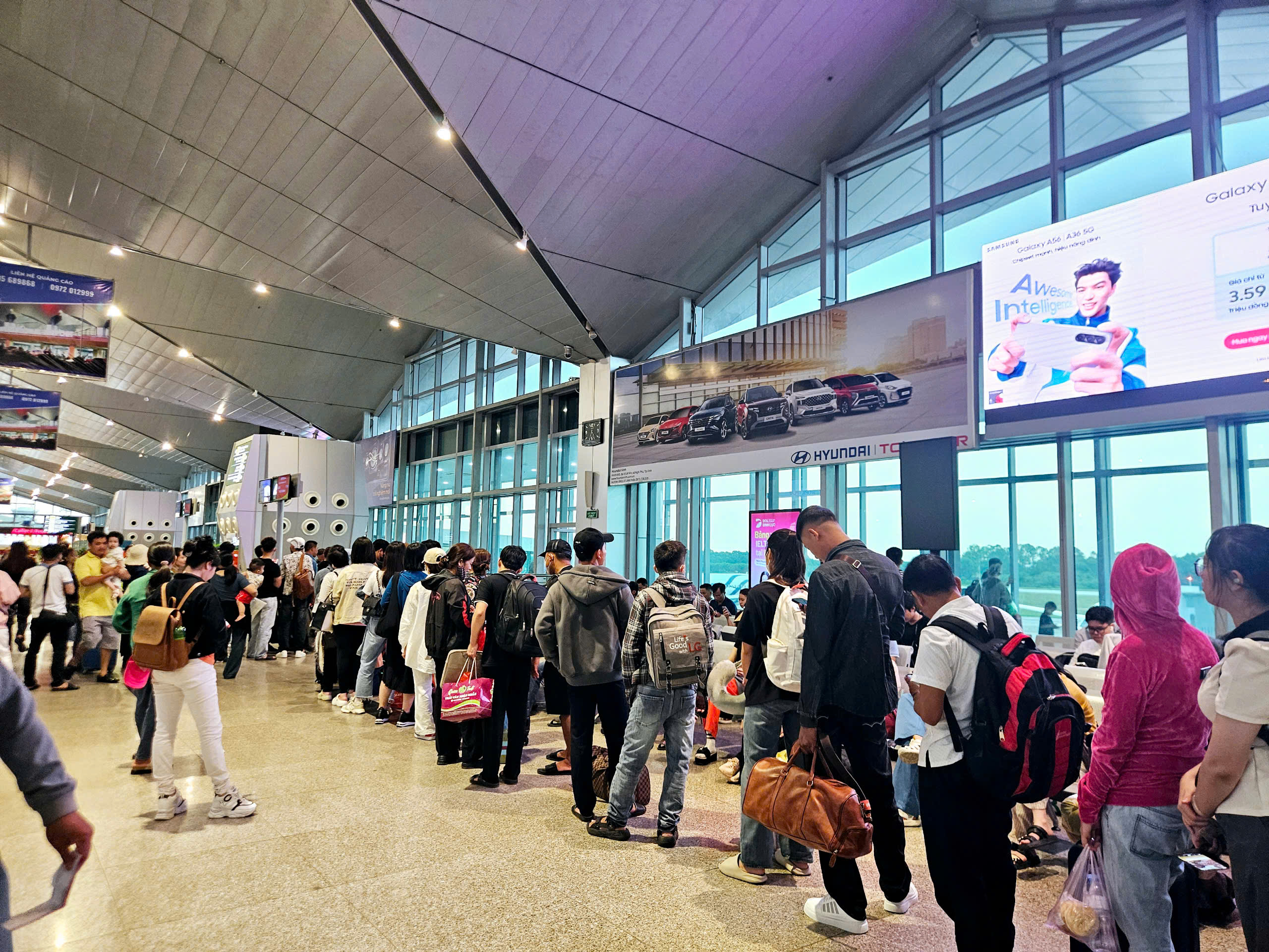 Sân bay Vinh đóng cửa 6 tháng, khách đã mua vé giải quyết thế nào? 1 Sân bay Vinh đóng cửa 6 tháng, khách đã mua vé giải quyết thế nào? - Ảnh 1.