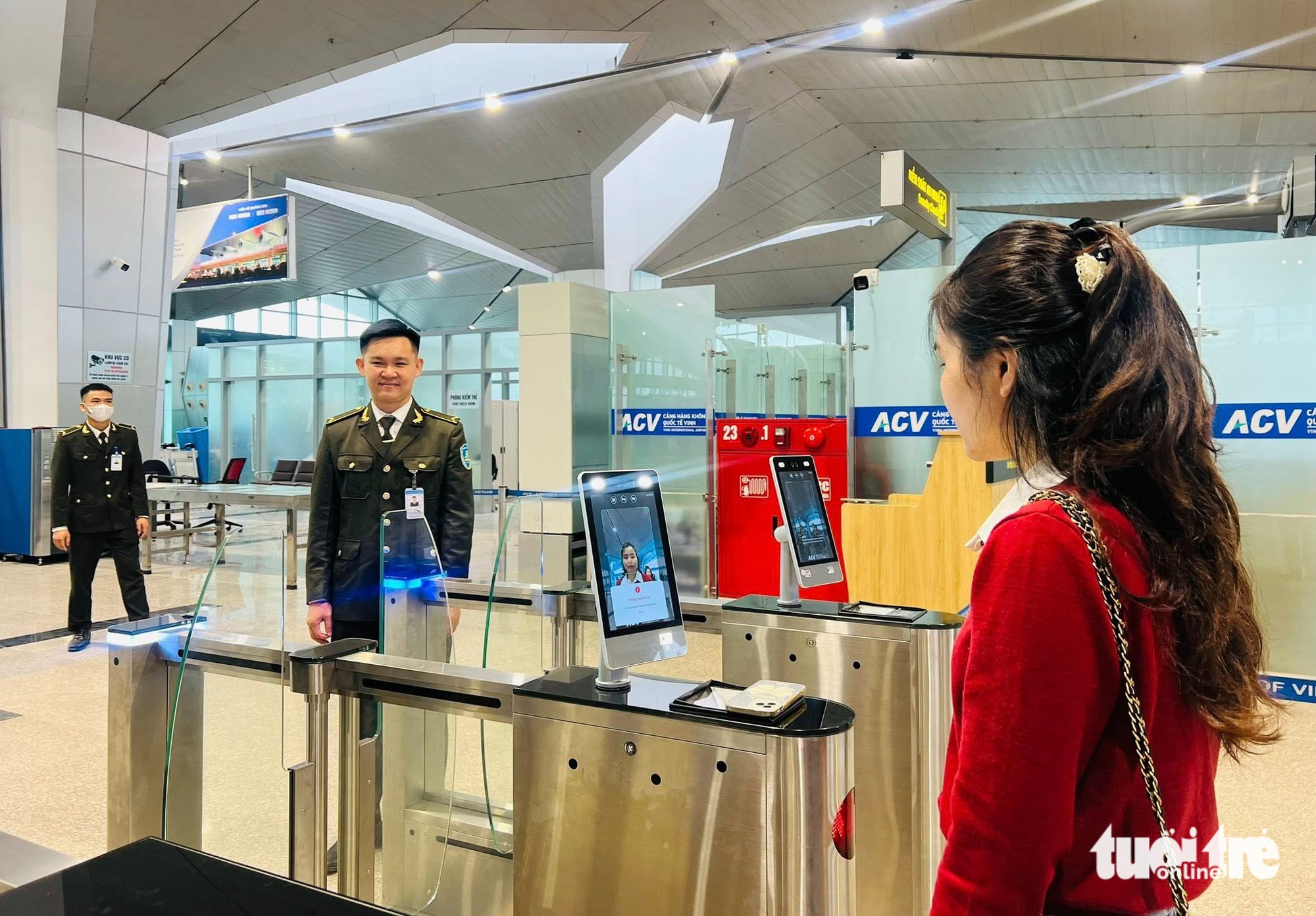 Sân bay Vinh mở cửa lại từ 19-12, nhận diện sinh trắc học hành khách 1 sân bay - Ảnh 1.