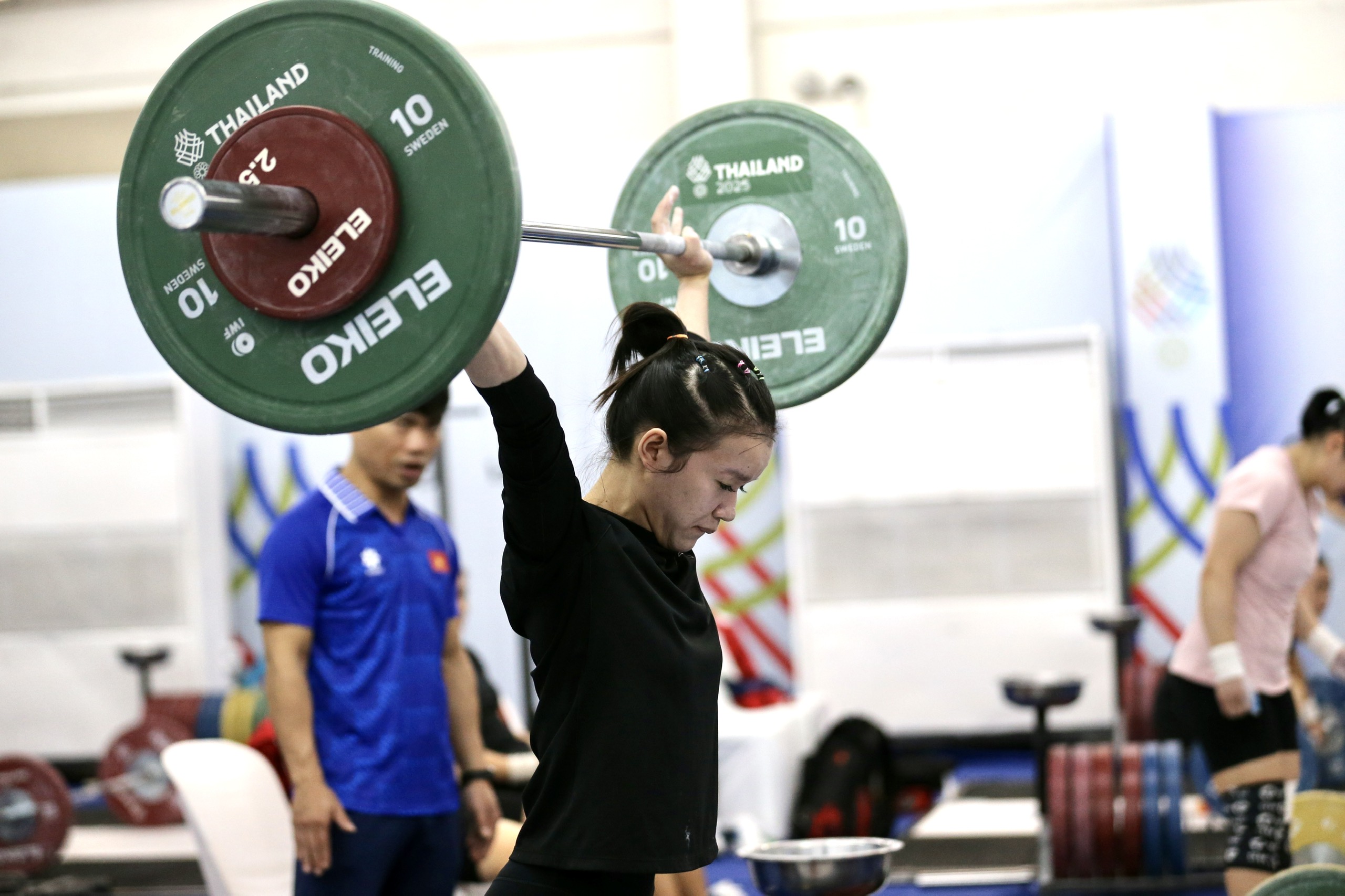 Cử tạ Việt Nam ‘bung lụa’ hôm nay: Săn vàng trong thế khó, chỉ tiêu cực bất ngờ- Ảnh 1. Cử tạ Việt Nam ‘bung lụa’ hôm nay: Săn vàng trong thế khó, chỉ tiêu cực bất ngờ- Ảnh 1.