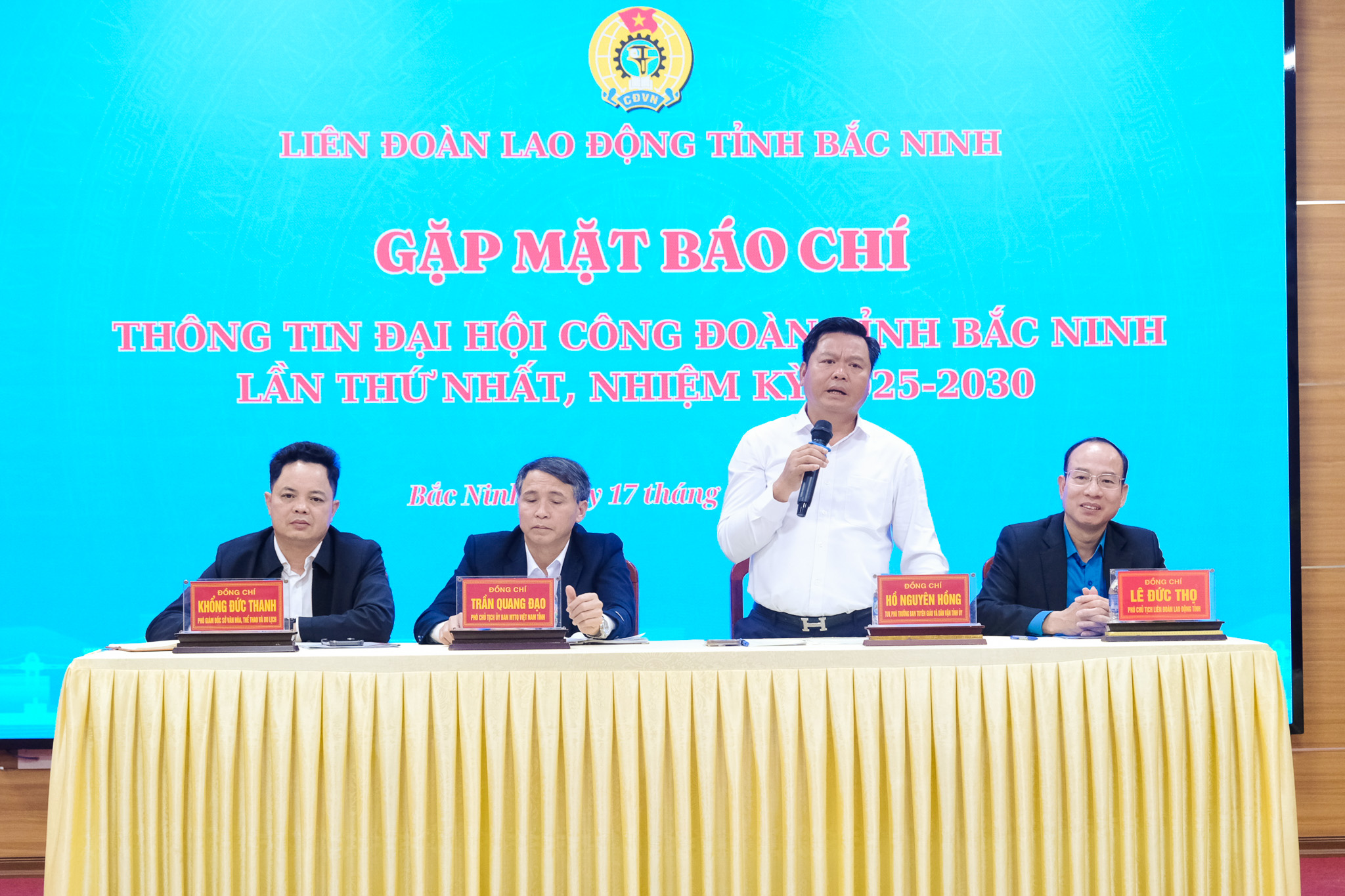 Sắp đại hội Công đoàn tỉnh Bắc Ninh, công nhân mong giảm giờ làm, lương đủ sống - Ảnh 1. giờ làm - Ảnh 1.