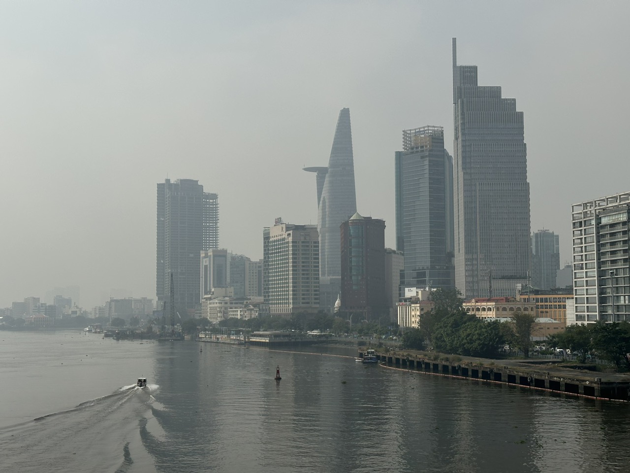 Sau Hà Nội, ô nhiễm không khí gia tăng ở TP.HCM- Ảnh 1. Sau Hà Nội, ô nhiễm không khí gia tăng ở TP.HCM- Ảnh 1.