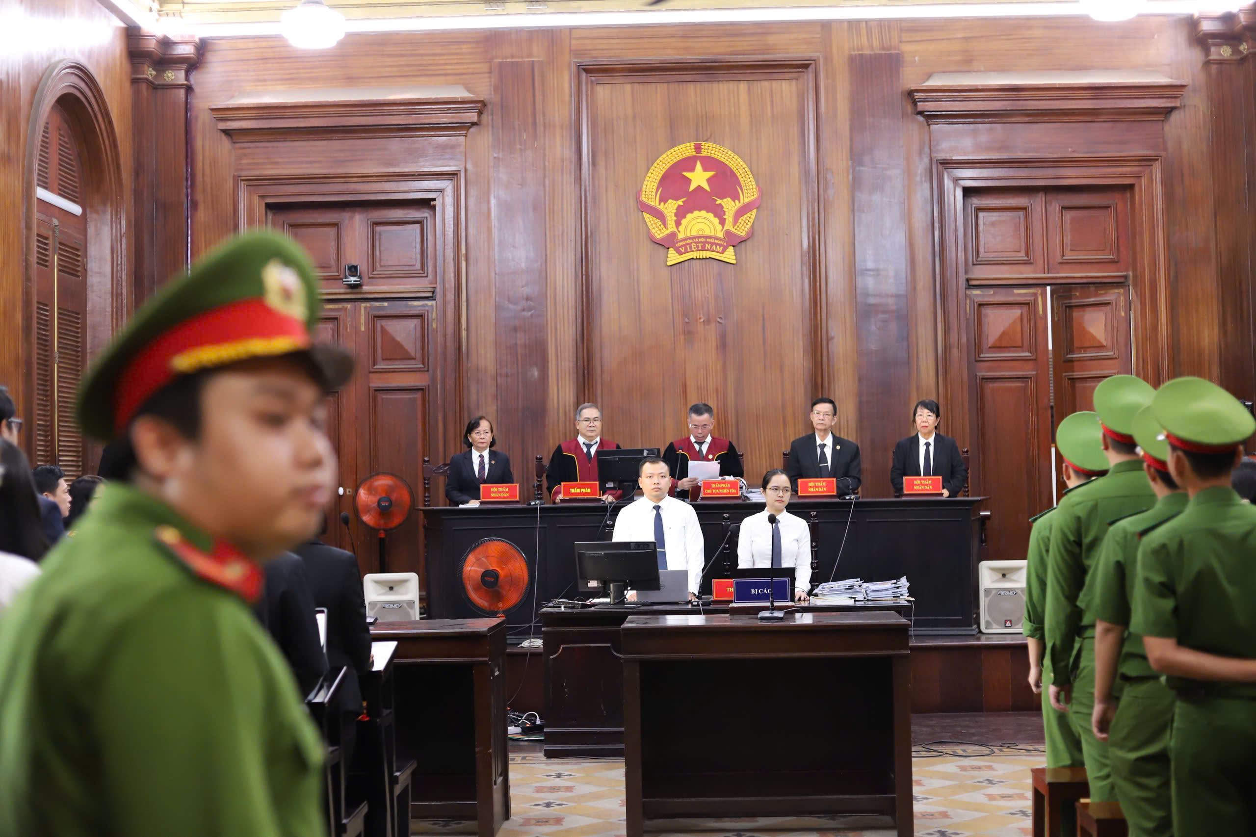 Ghế bị cáo Nguyễn Thị Thanh Nhàn: Sáu lần tòa gọi, sáu lần trống - Ảnh 1.