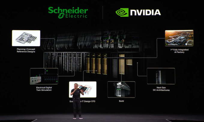 Ông Jensen Huang, CEO Nvidia, giới thiệu về thiết kế tham chiếu do Schneider Electric kết hợp cùng NVIDIA, ra mắt hồi tháng 6. Ảnh: Schneider Electric