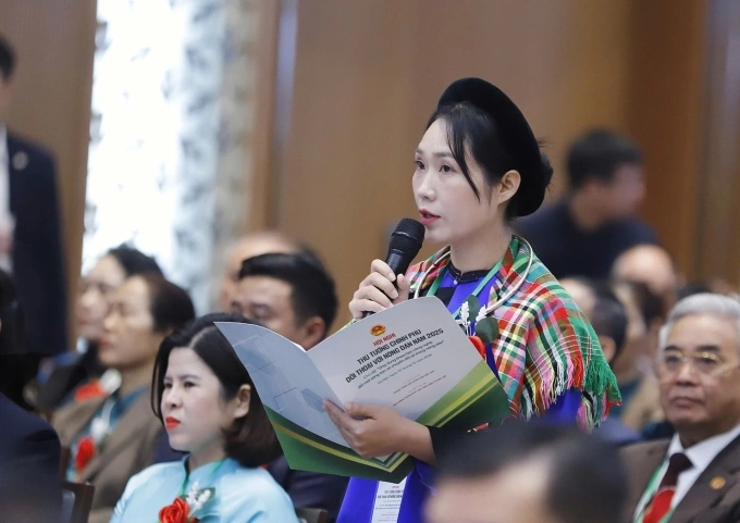 Sẽ thí điểm 'voucher công nghệ' cho nông dân 2 Chị Vương Thị Thương, Nông dân xuất sắc Việt Nam năm 2025 phát biểu tại hội nghị sáng 10/12. Ảnh: Dân Việt