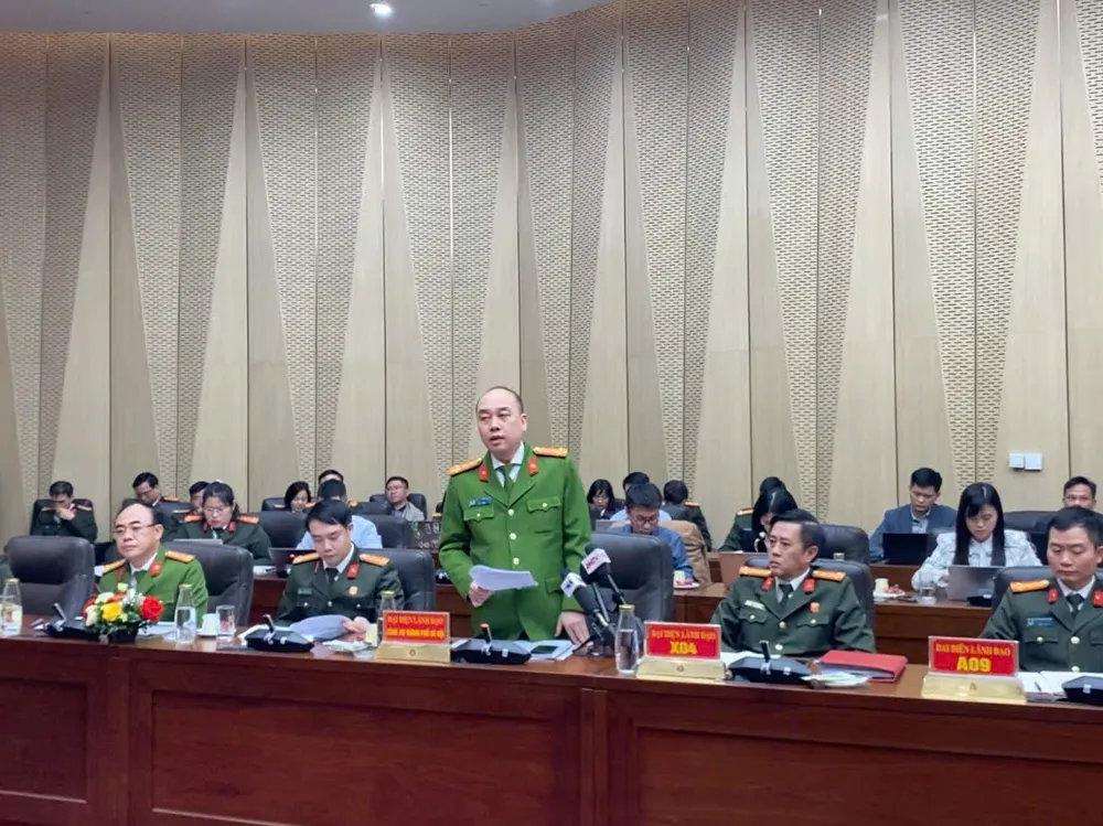 Đại tá Nguyễn Đức Long, Phó Giám đốc Công an TP Hà Nội thông tin tại cuộc họp báo. Ảnh: MINH TRÚC co-quan-dieu-tra-khoi-to-shark-binh-them-toi-danh-tron-thue-1.jpg